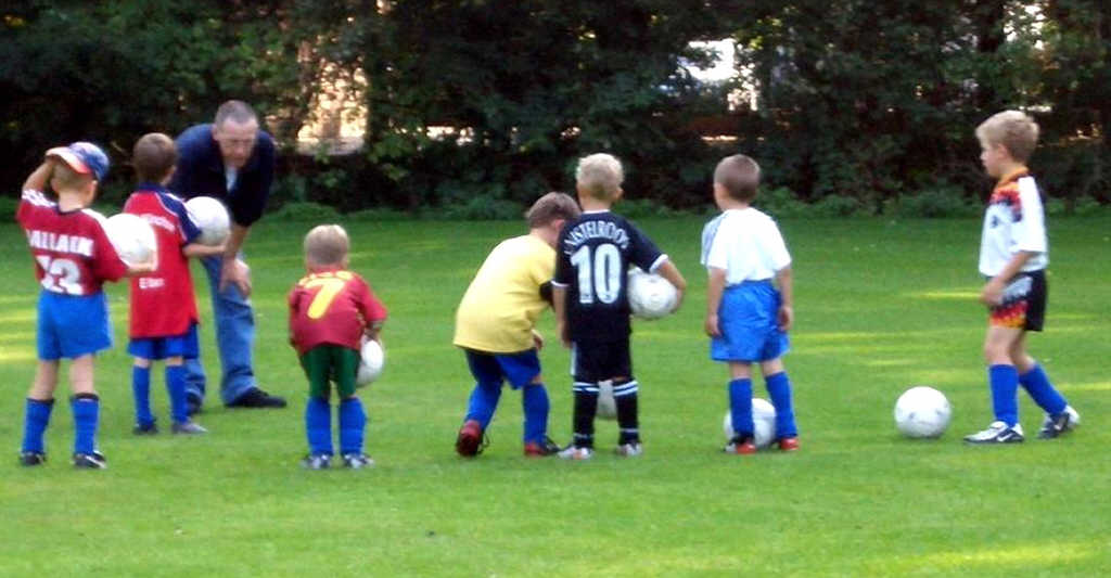 Bilder vom Training der TuS Minis im September 2004