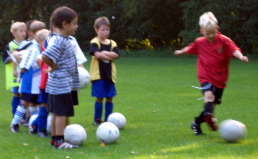 Bilder vom Training der TuS Minis im September 2004