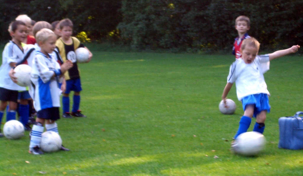 Bilder vom Training der TuS Minis im September 2004