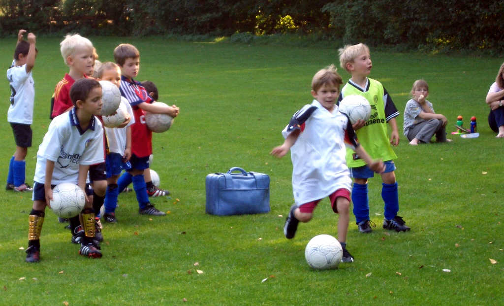 Bilder vom Training der TuS Minis im September 2004