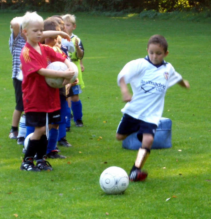 Bilder vom Training der TuS Minis im September 2004