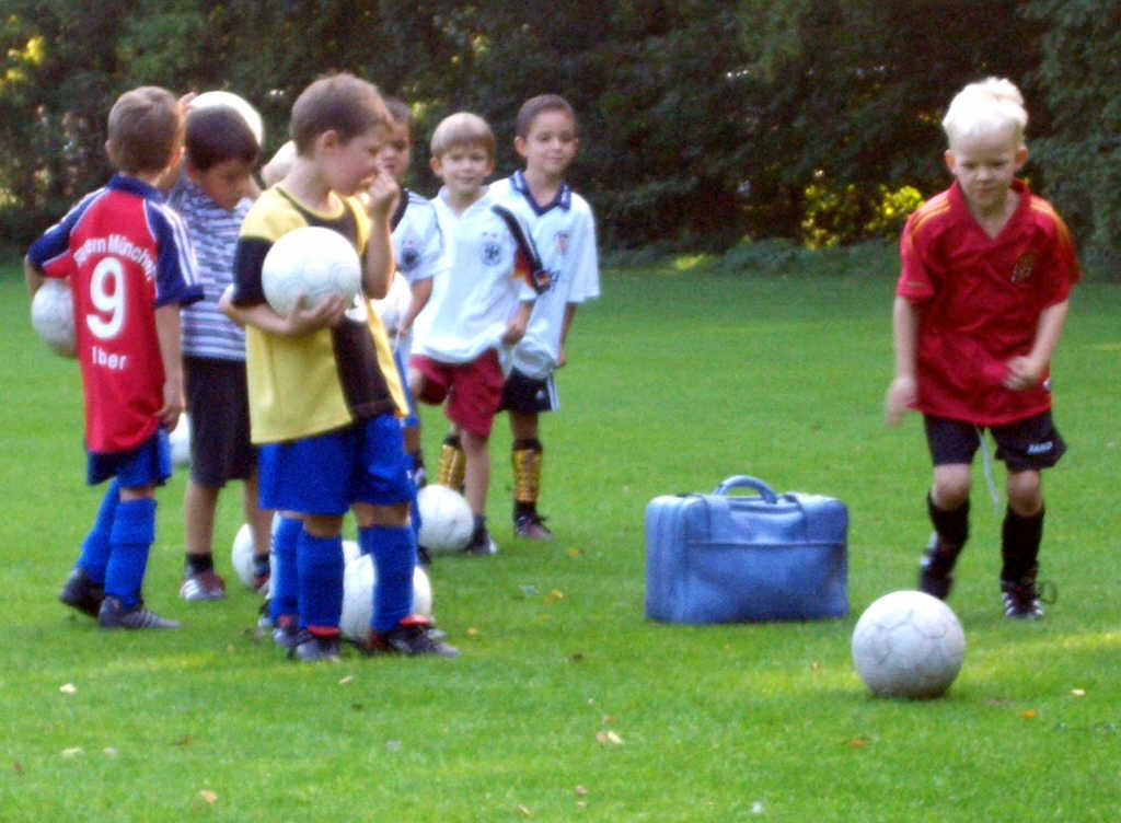 Bilder vom Training der TuS Minis im September 2004