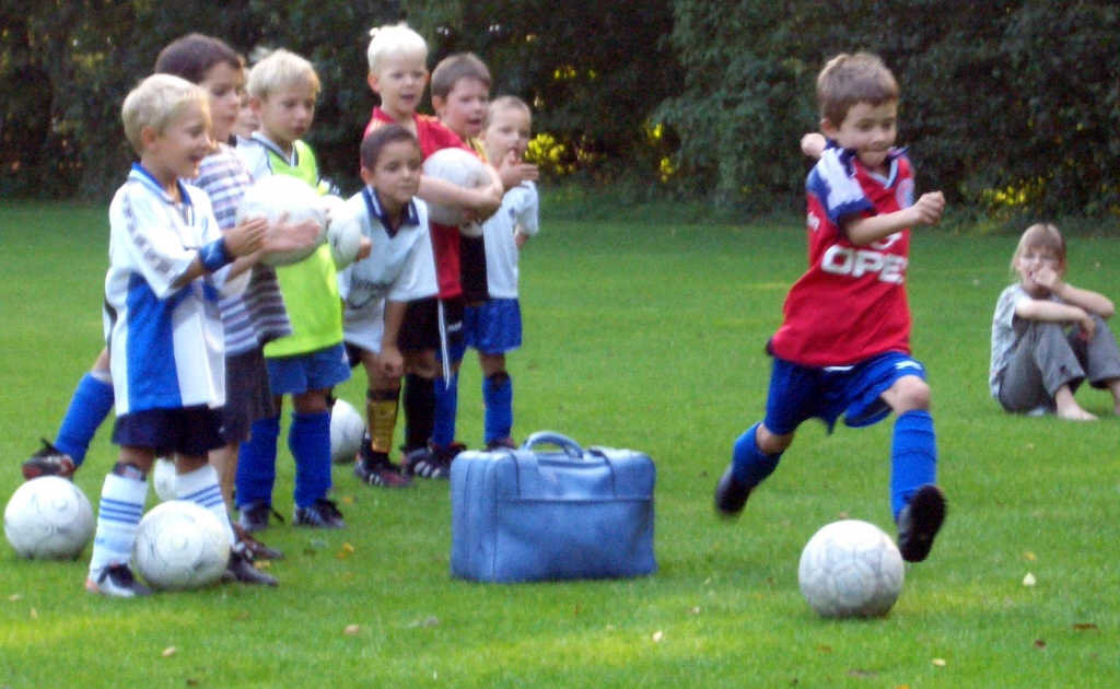 Bilder vom Training der TuS Minis im September 2004