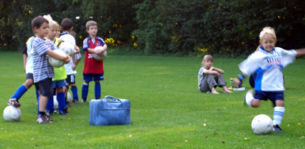 Bilder vom Training der TuS Minis im September 2004