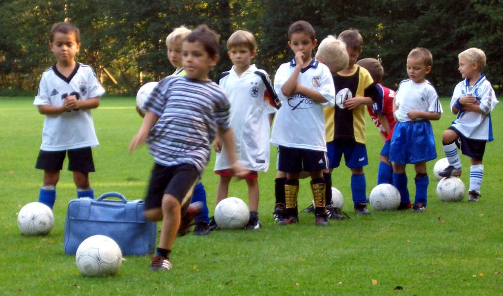 Bilder vom Training der TuS Minis im September 2004