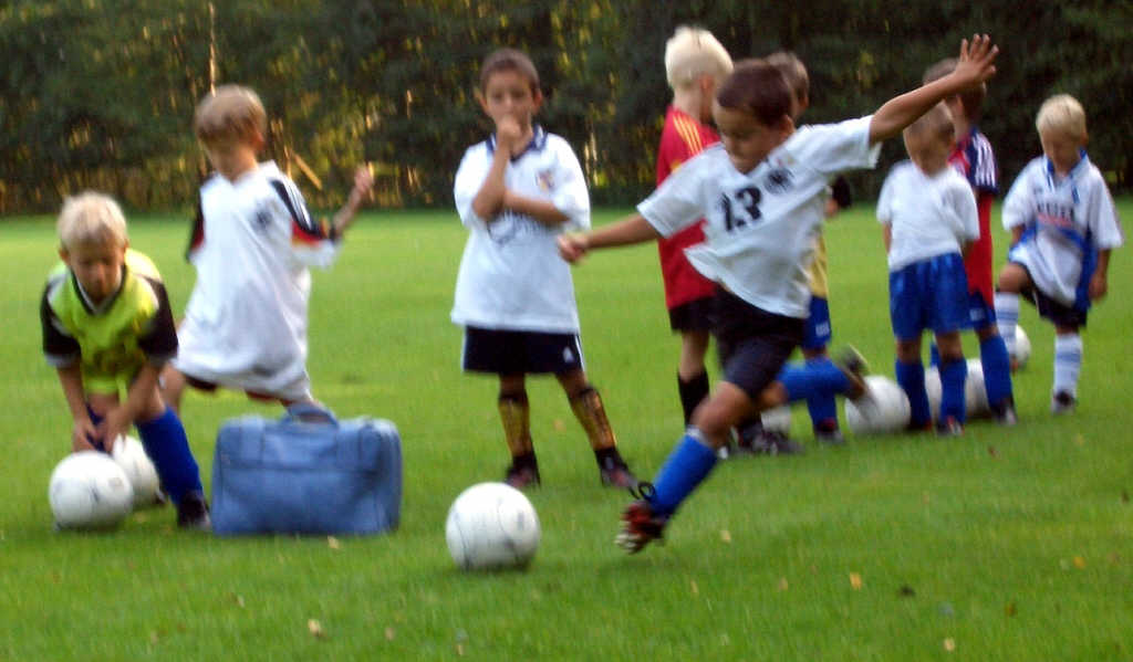 Bilder vom Training der TuS Minis im September 2004