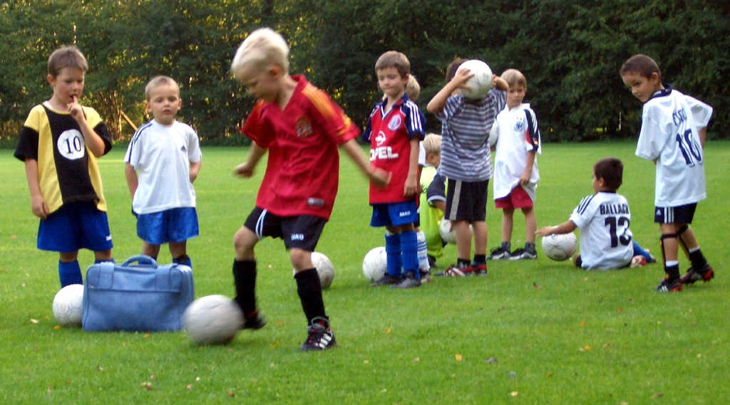 Bilder vom Training der TuS Minis im September 2004