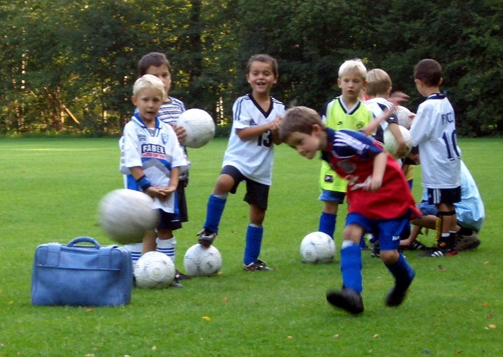 Bilder vom Training der TuS Minis im September 2004