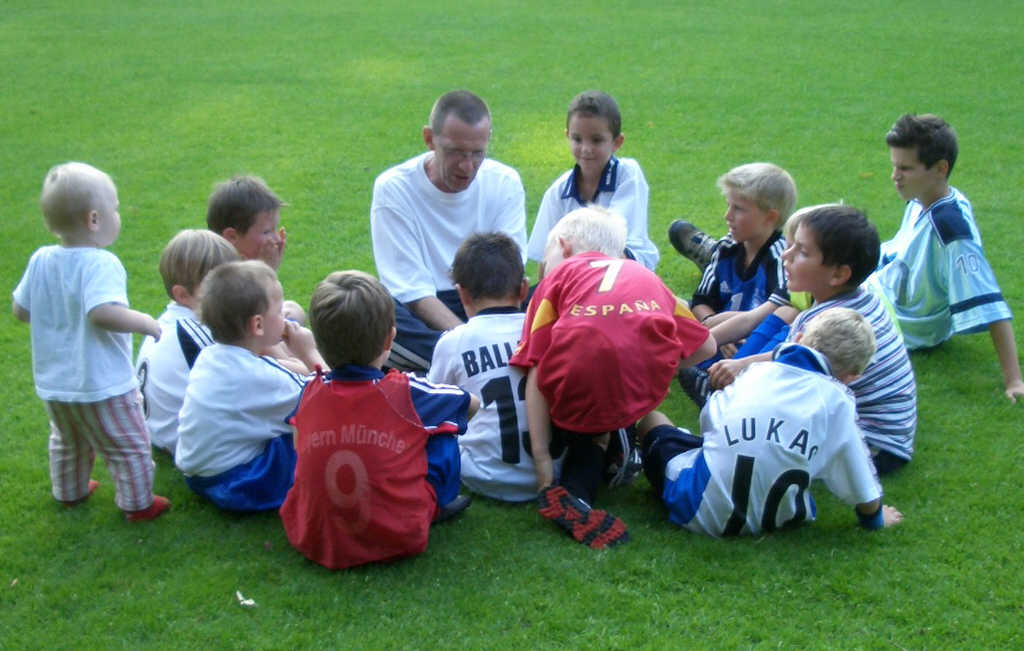 Bilder vom Training der TuS Minis im September 2004