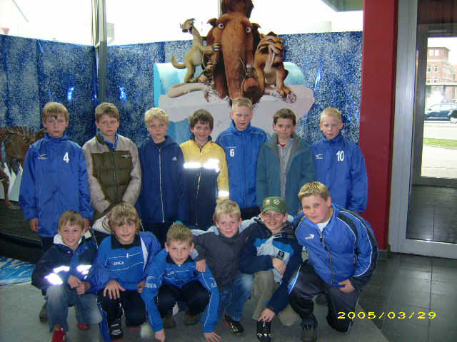 U11-I des TuS Hiltrup rundet Osterwochenende mit Kinobesuch ab